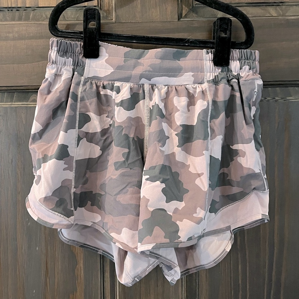 *LULULEMON* Hotty Hot Short